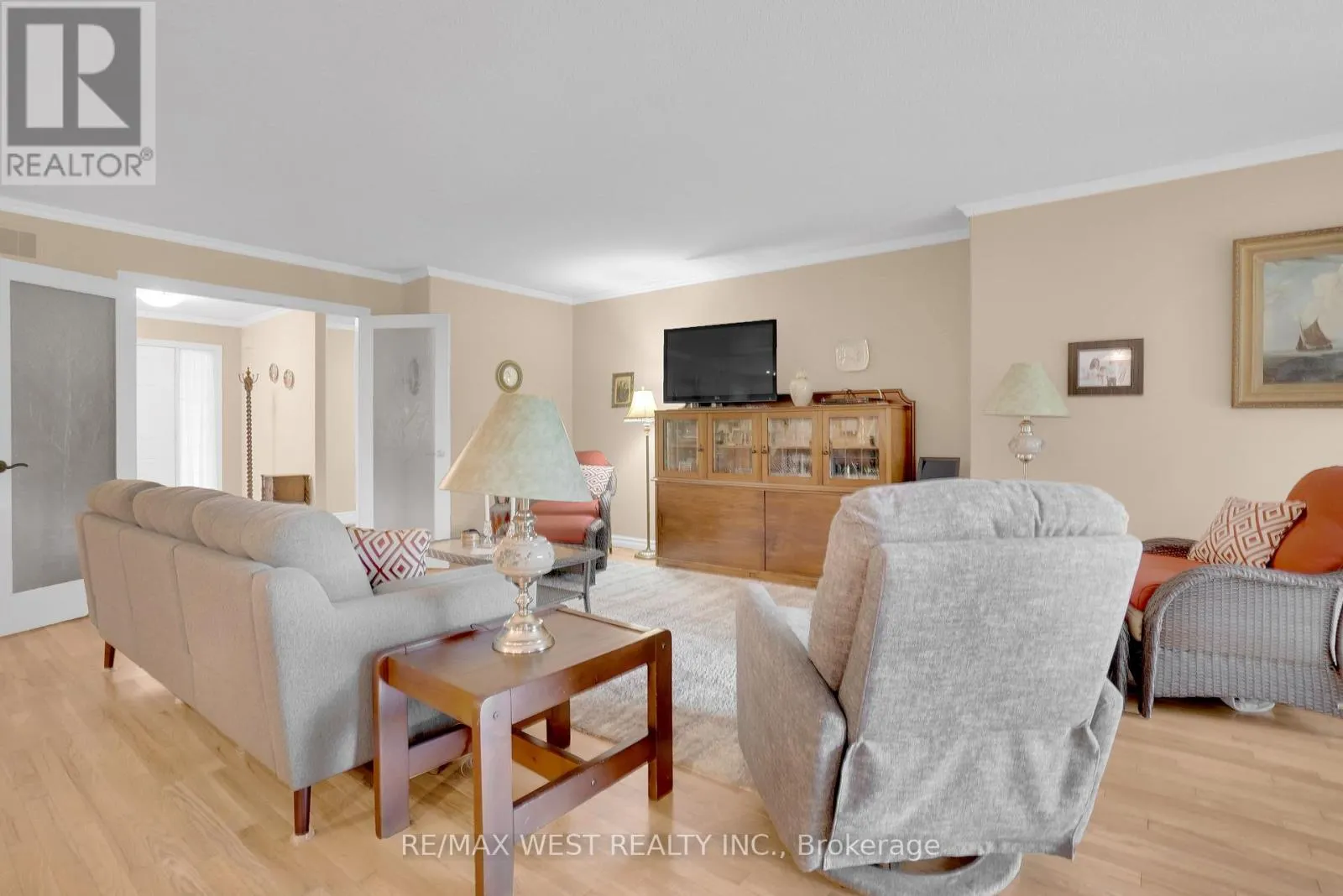 20 DEERHURST HIGHLANDS DRIVE