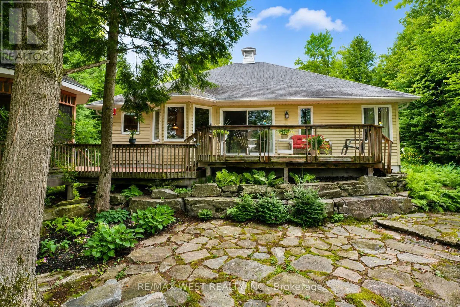 20 DEERHURST HIGHLANDS DRIVE