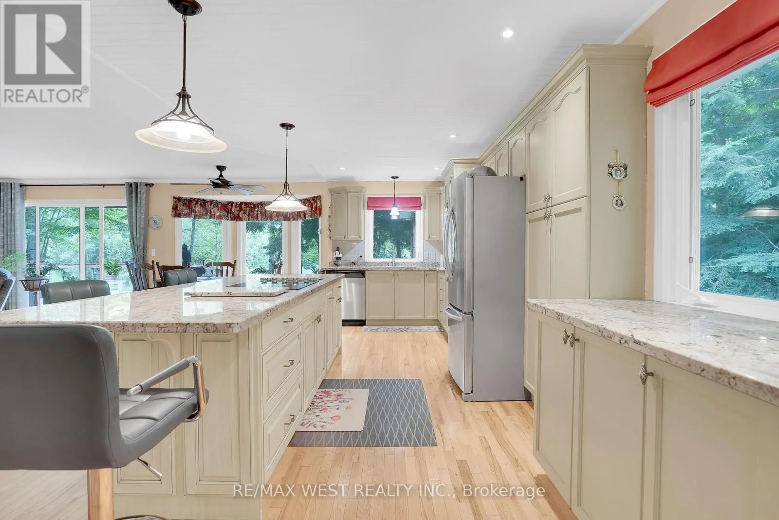 20 DEERHURST HIGHLANDS DRIVE