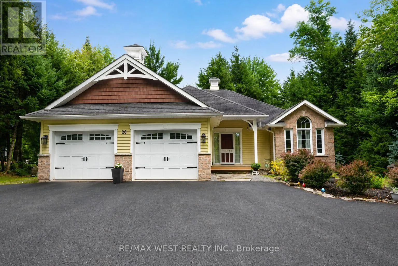 20 DEERHURST HIGHLANDS DRIVE