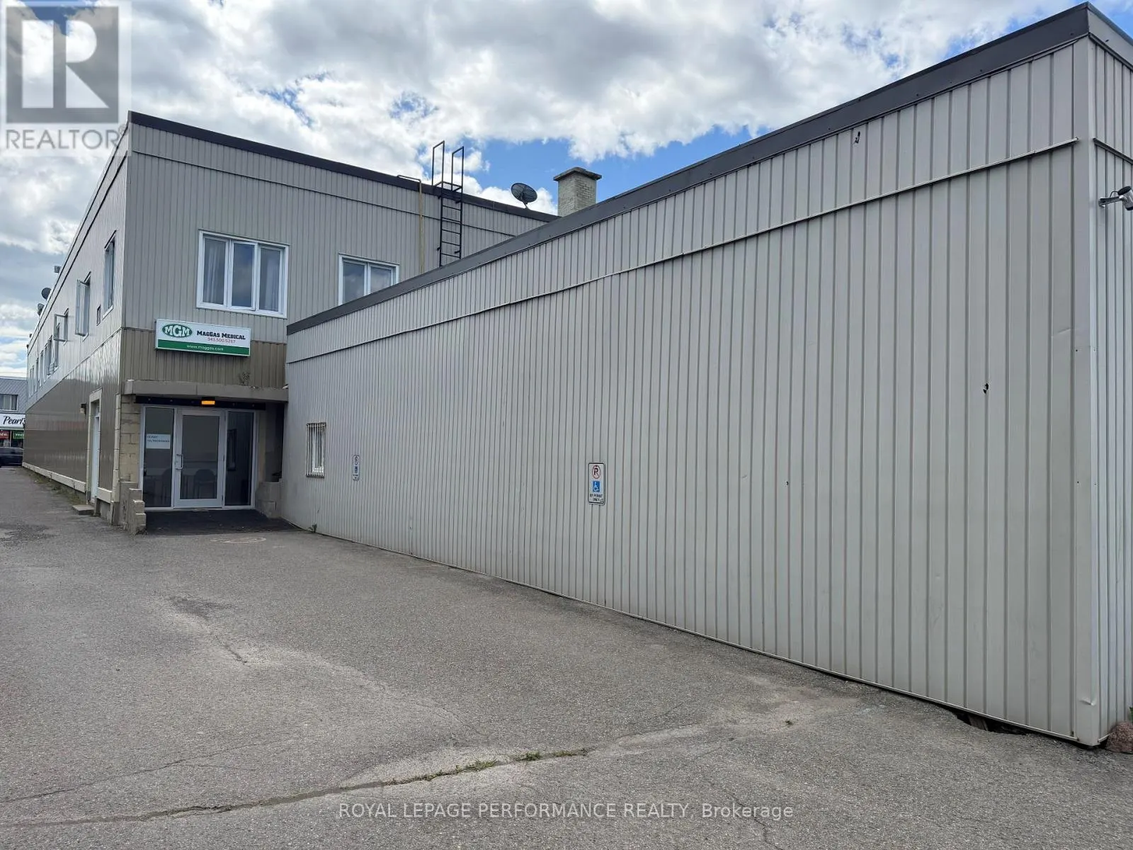219 MAIN STREET E