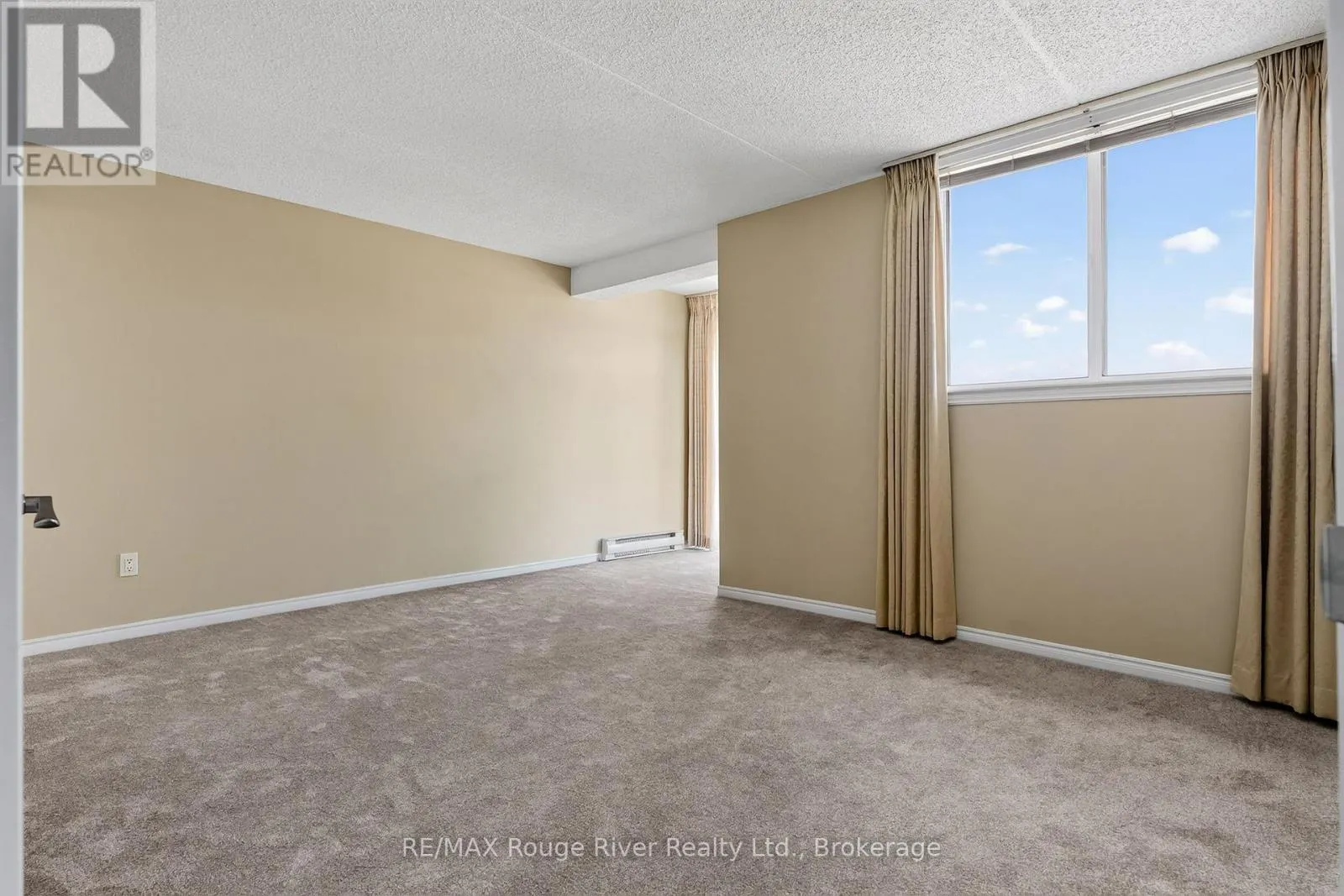 402 - 1 QUEEN STREET #402