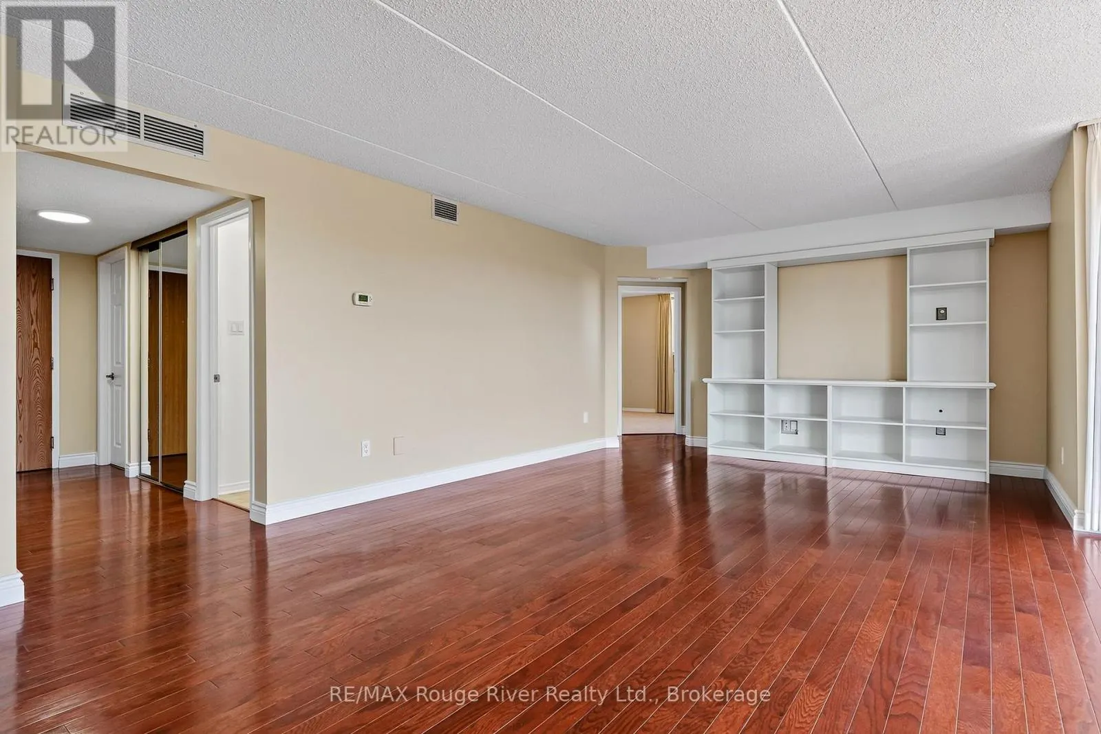 402 - 1 QUEEN STREET #402