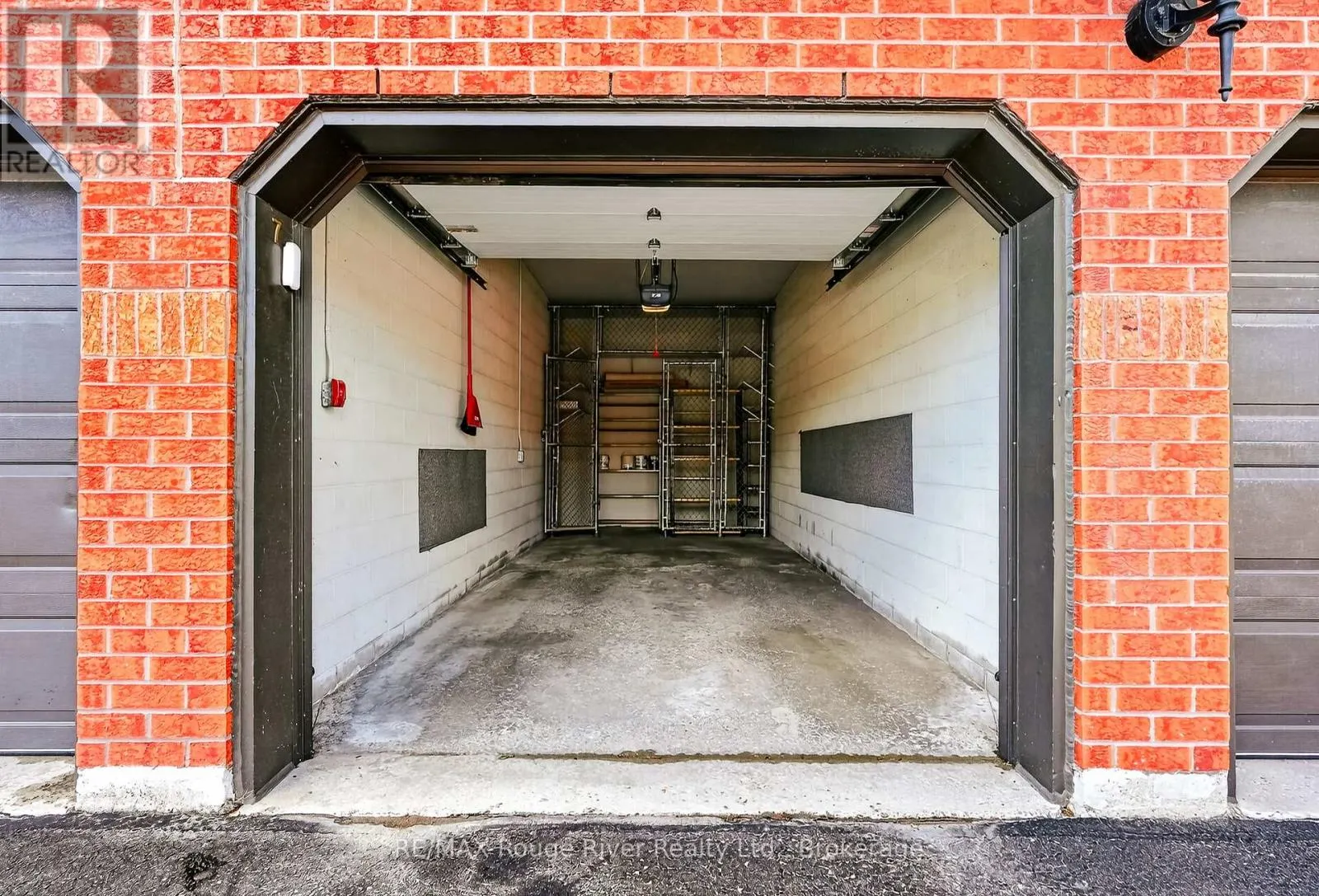 402 - 1 QUEEN STREET #402