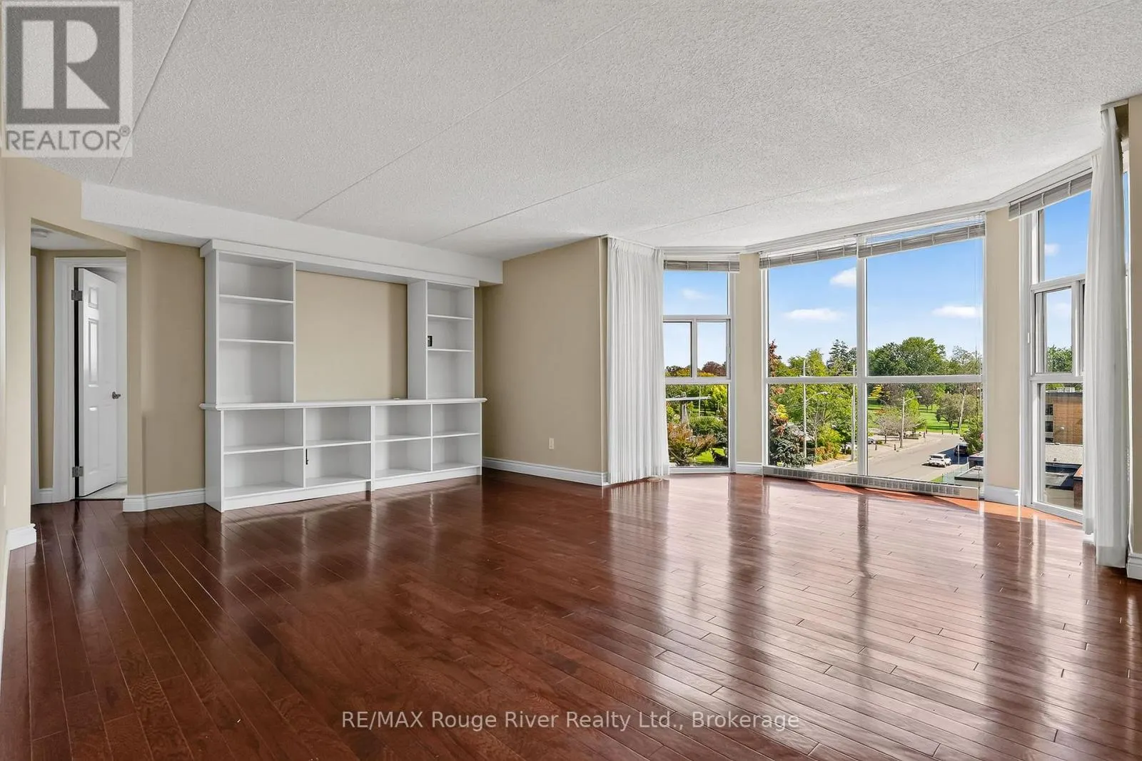 402 - 1 QUEEN STREET #402