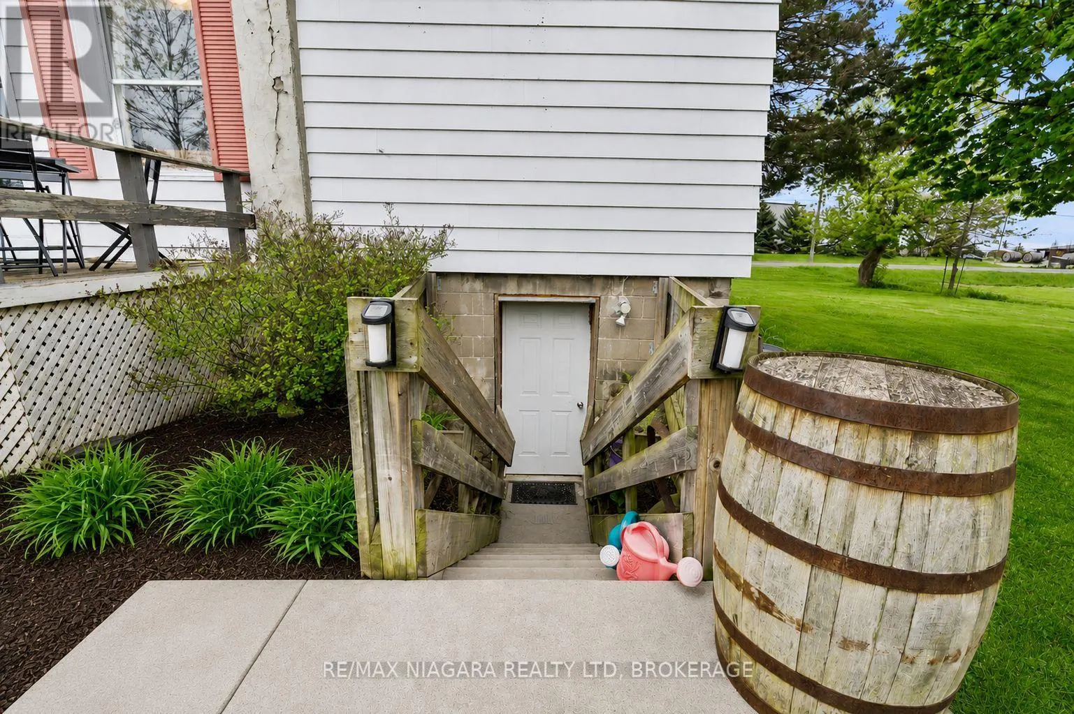 1068 NIAGARA STONE ROAD