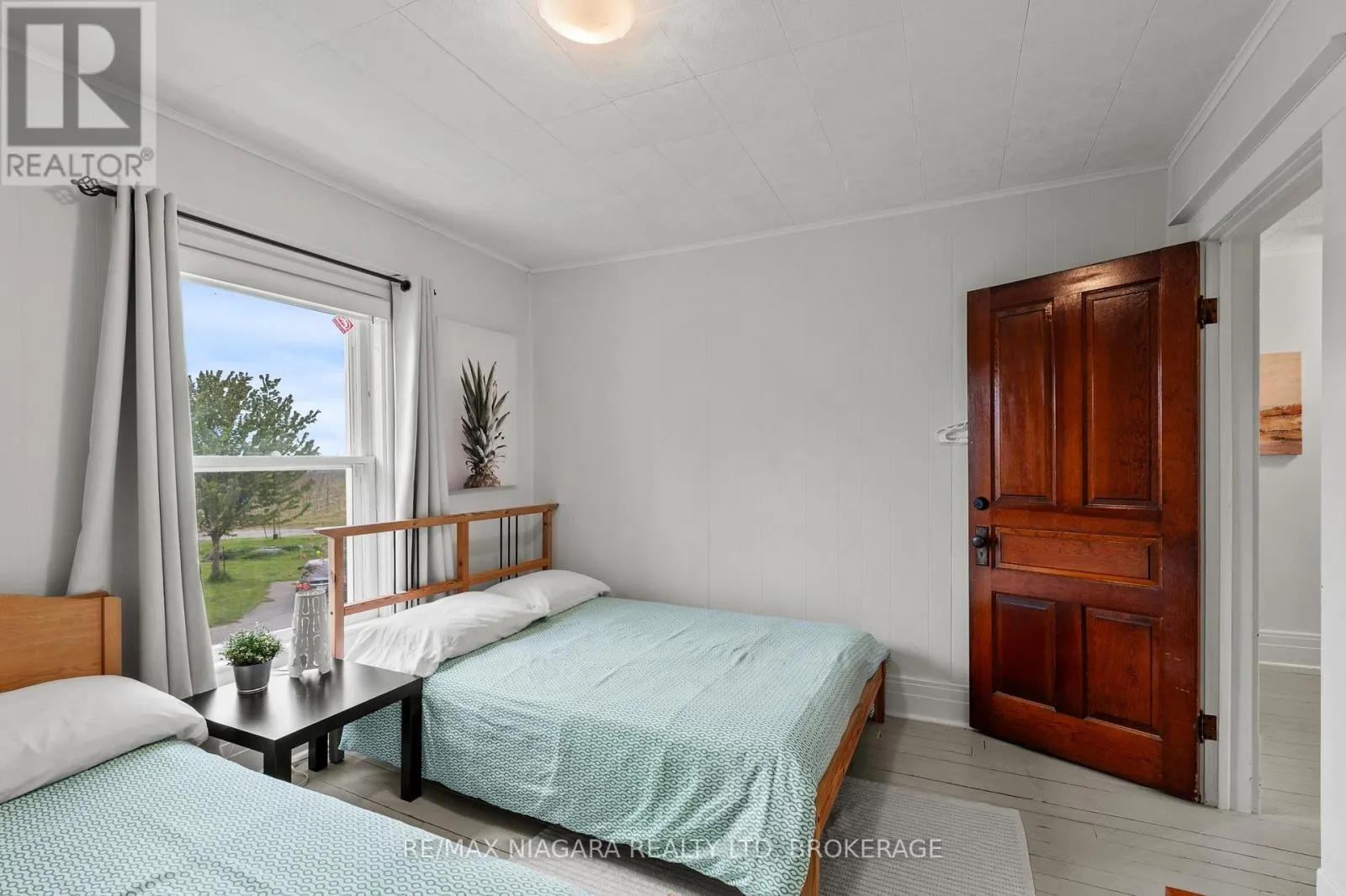 1068 NIAGARA STONE ROAD