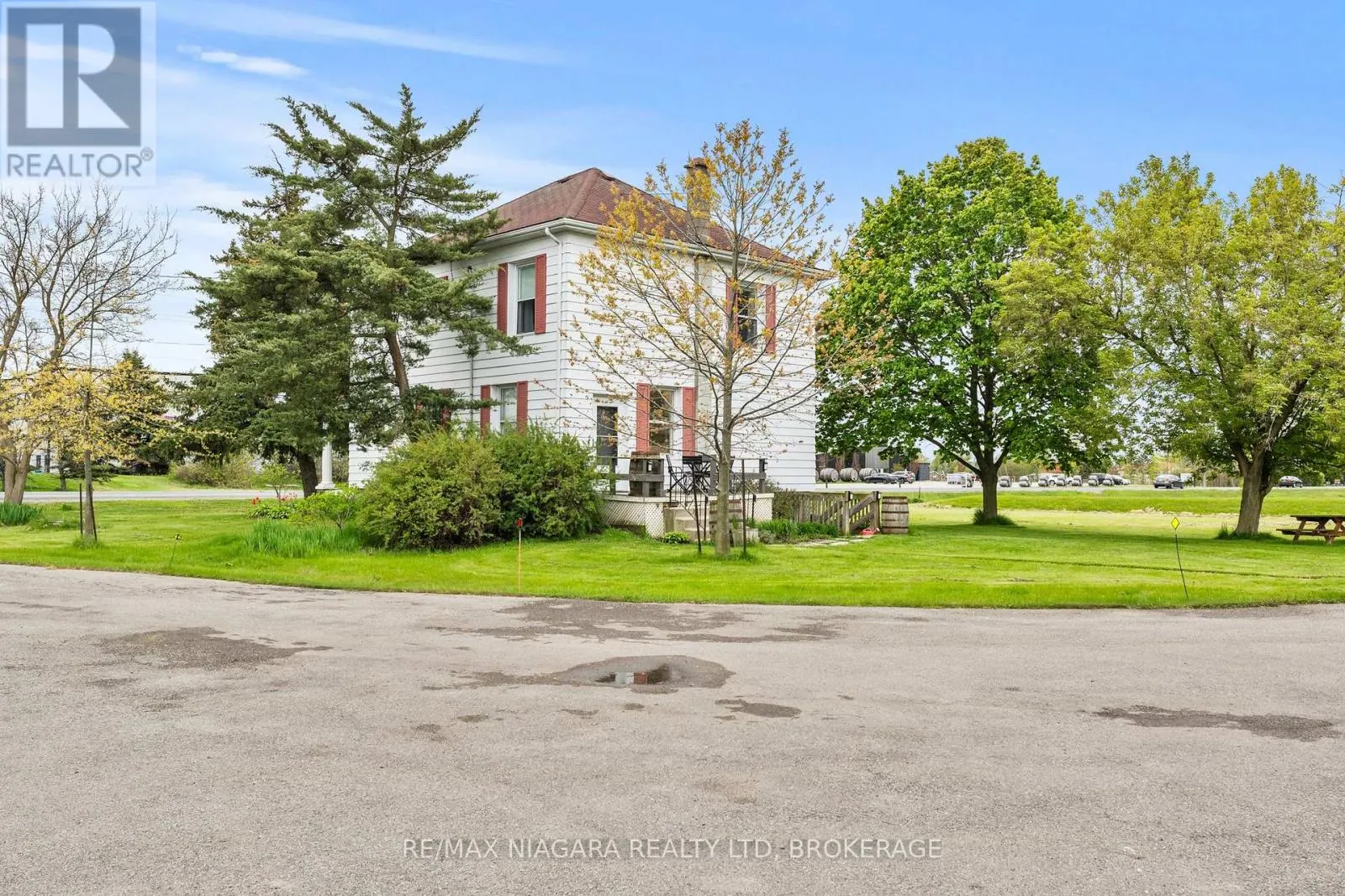 1068 NIAGARA STONE ROAD