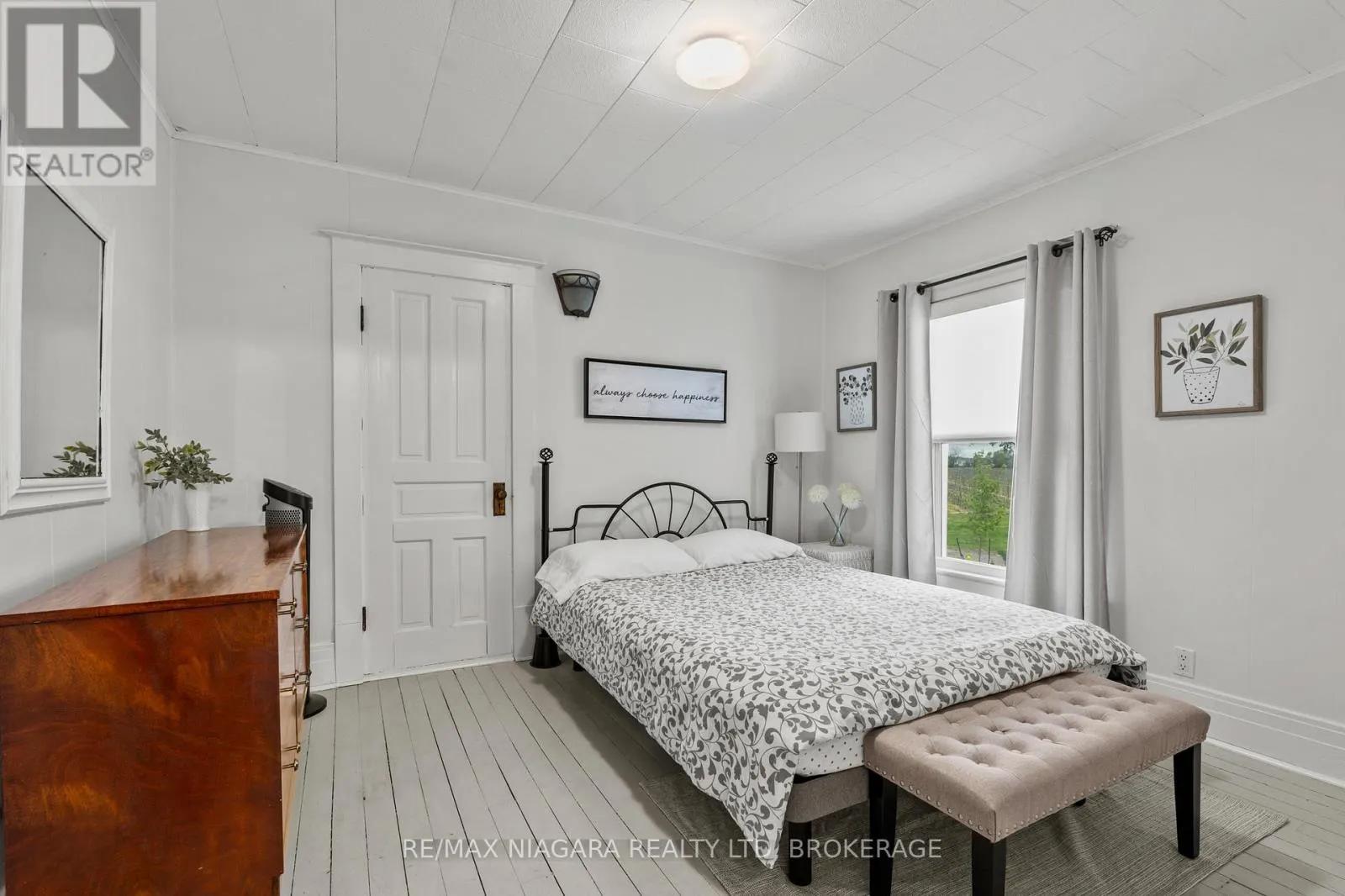 1068 NIAGARA STONE ROAD
