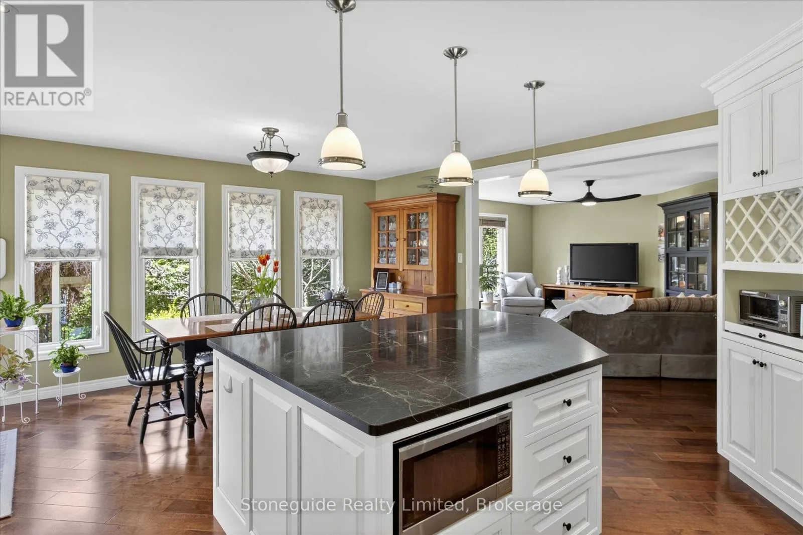 1580 COLLEGE PARK DRIVE