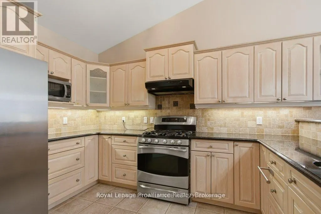 51 APPLEWOOD DRIVE