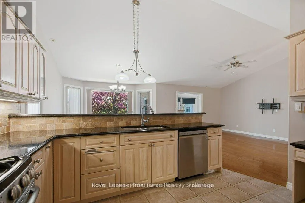 51 APPLEWOOD DRIVE