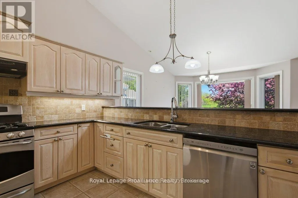 51 APPLEWOOD DRIVE