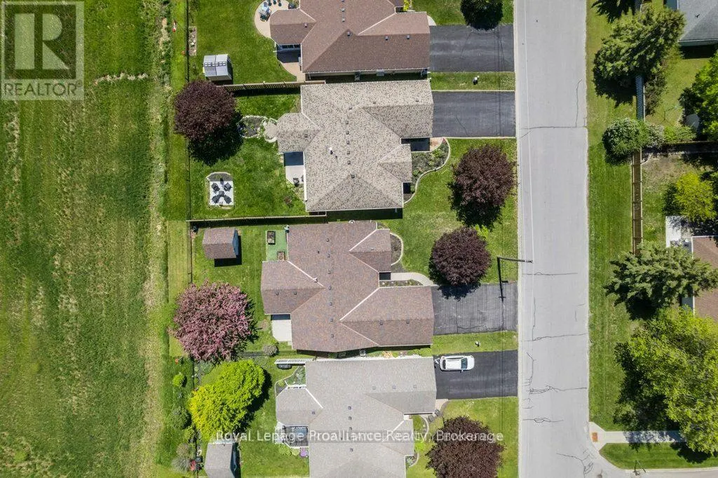 51 APPLEWOOD DRIVE