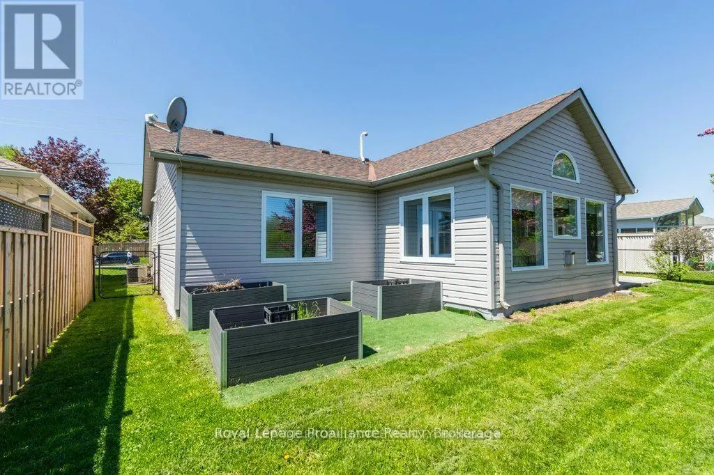 51 APPLEWOOD DRIVE