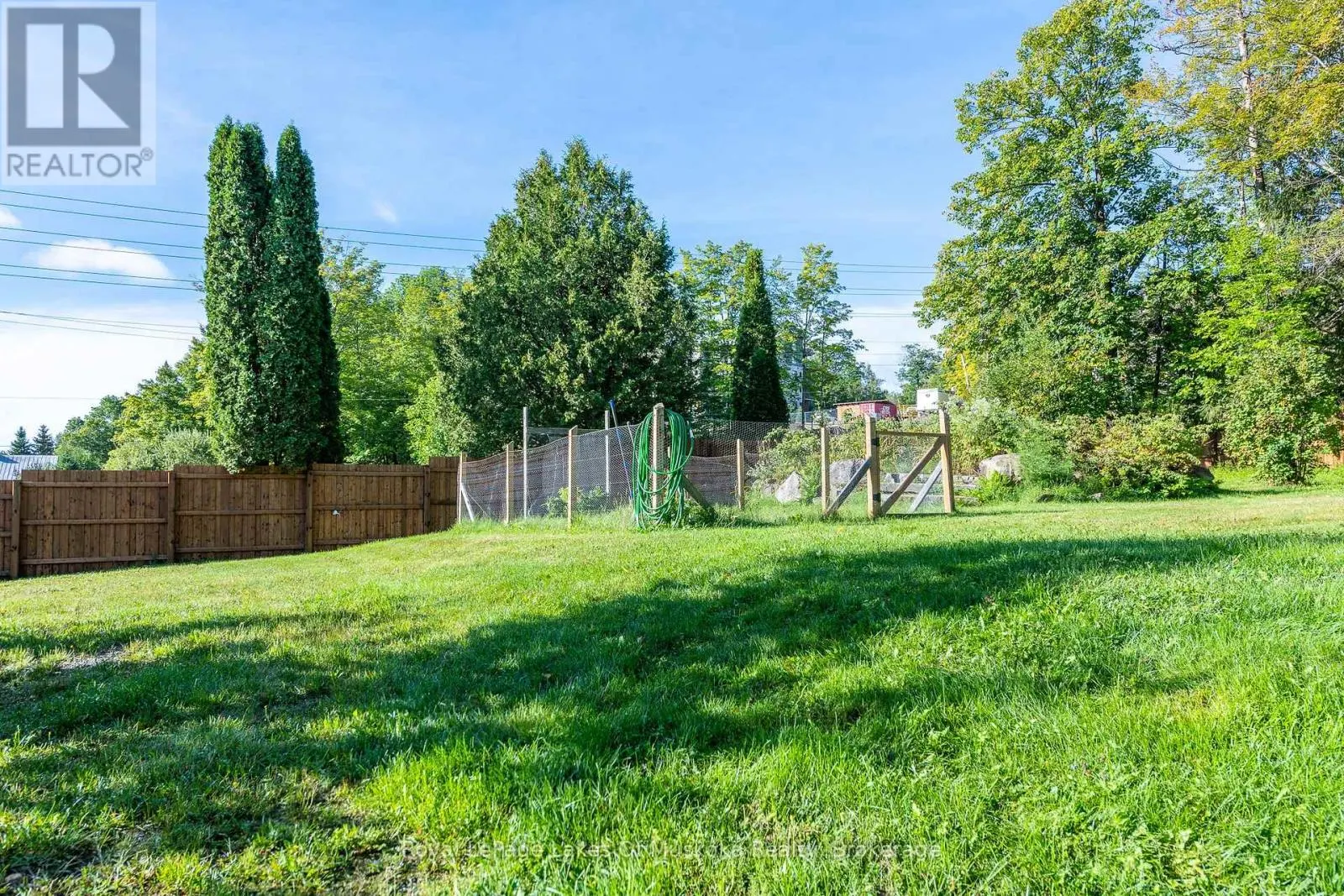 UPPER - 462 MUSKOKA 3 ROAD N #Upper