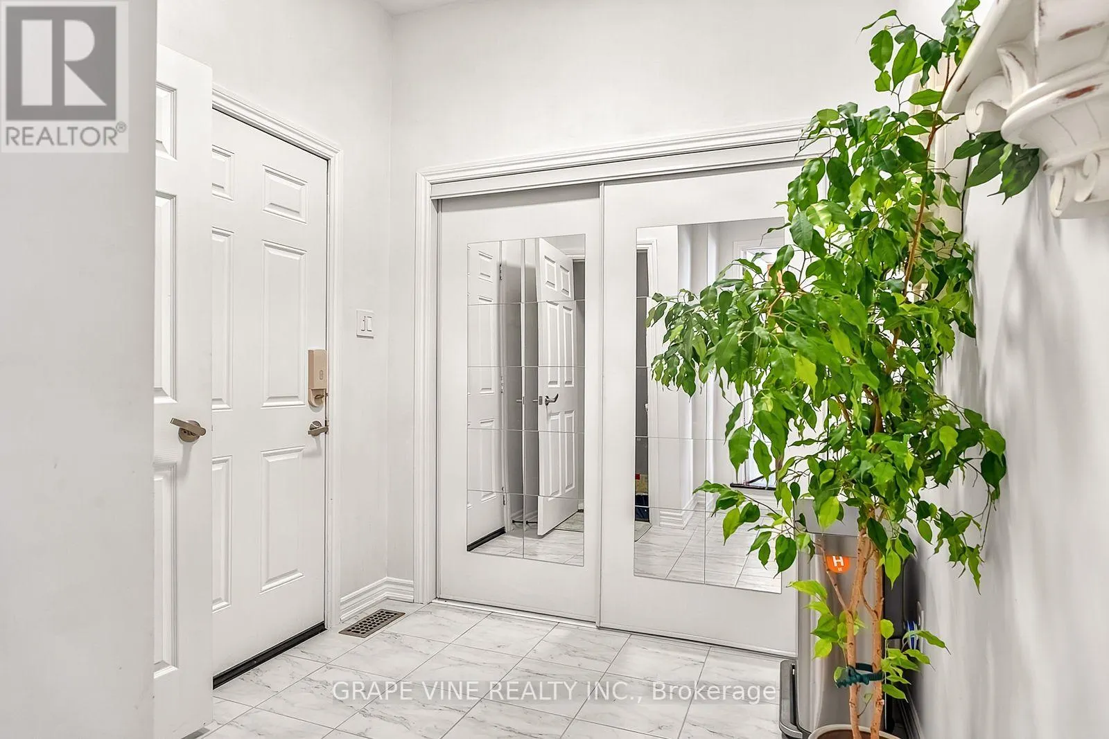 2784 GRAND VISTA CIRCLE