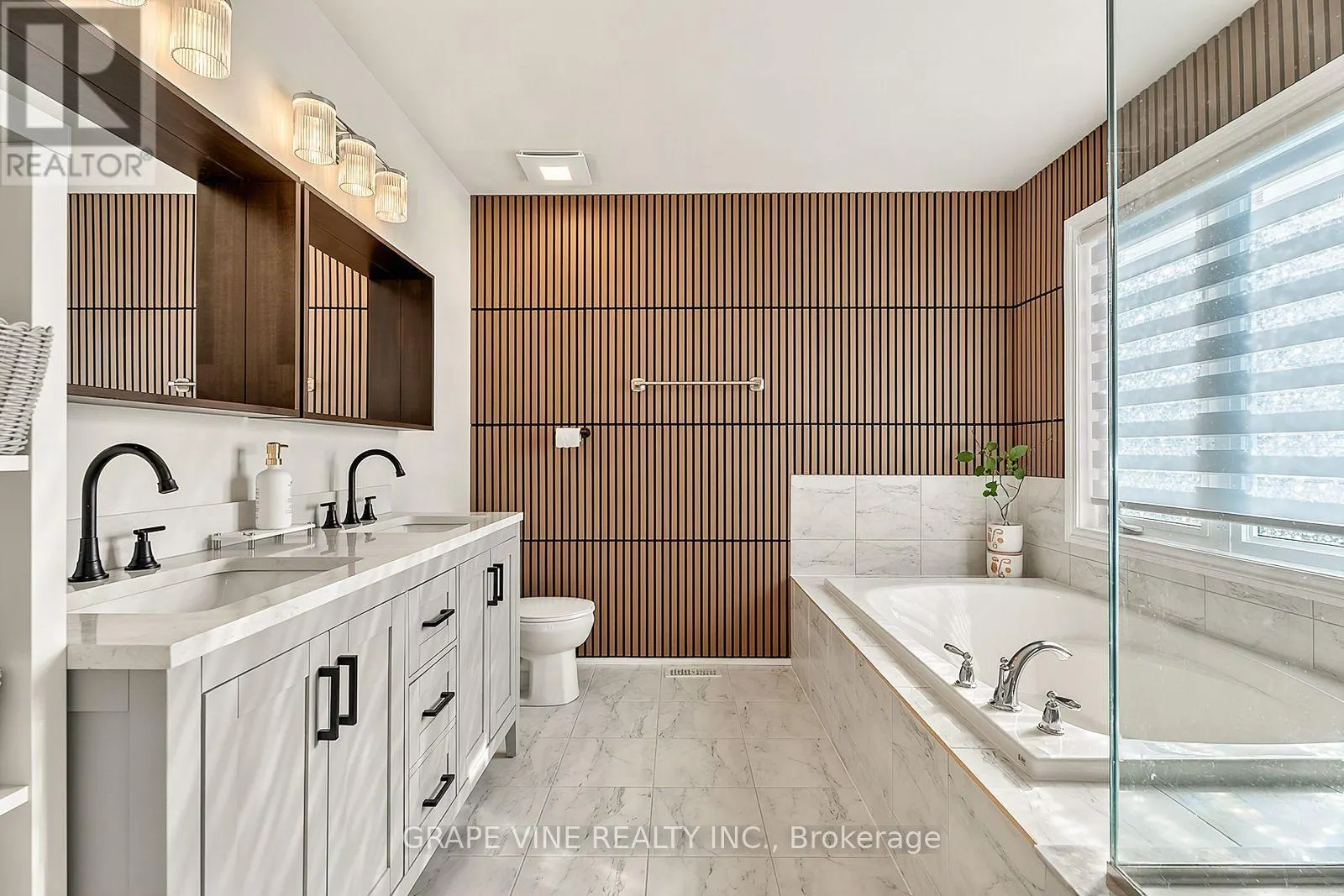 2784 GRAND VISTA CIRCLE