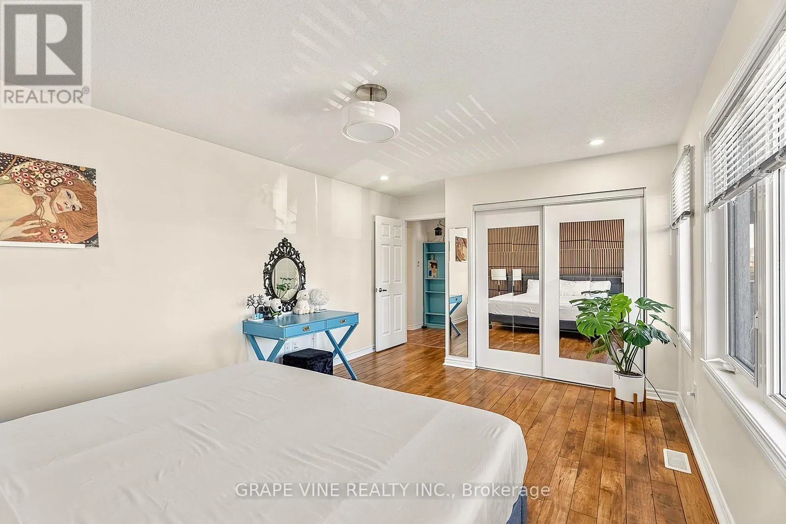 2784 GRAND VISTA CIRCLE