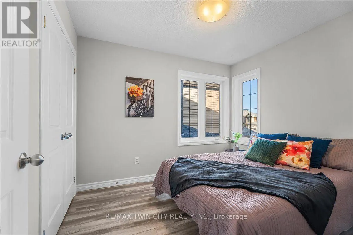 109 LINKS CRESCENT N