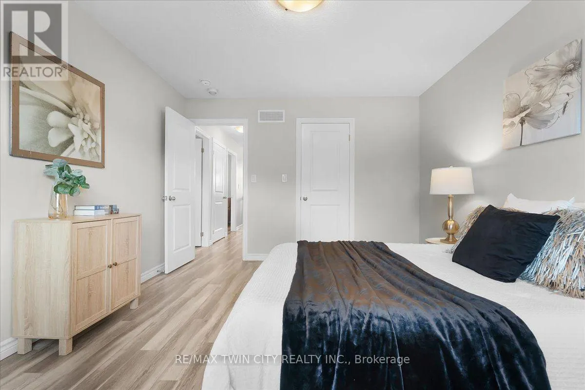 109 LINKS CRESCENT N