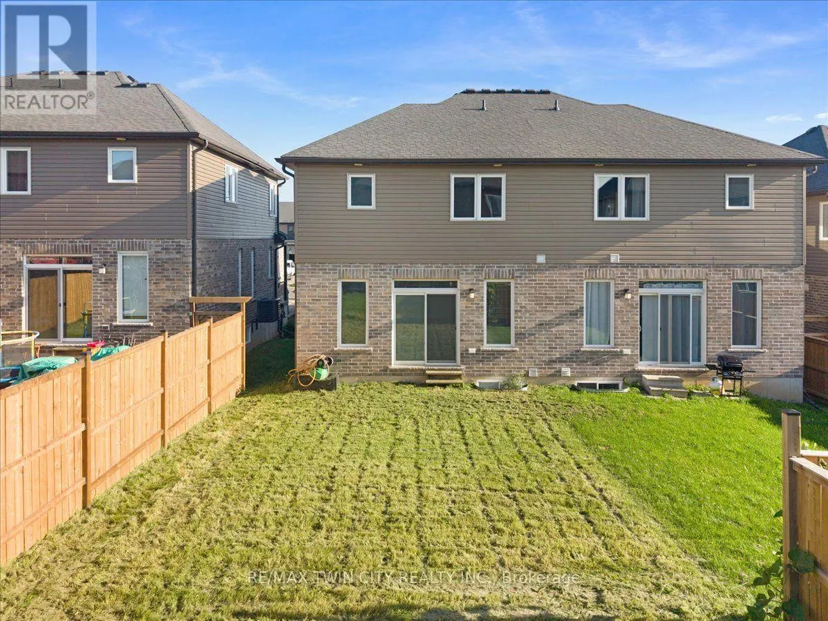 109 LINKS CRESCENT N