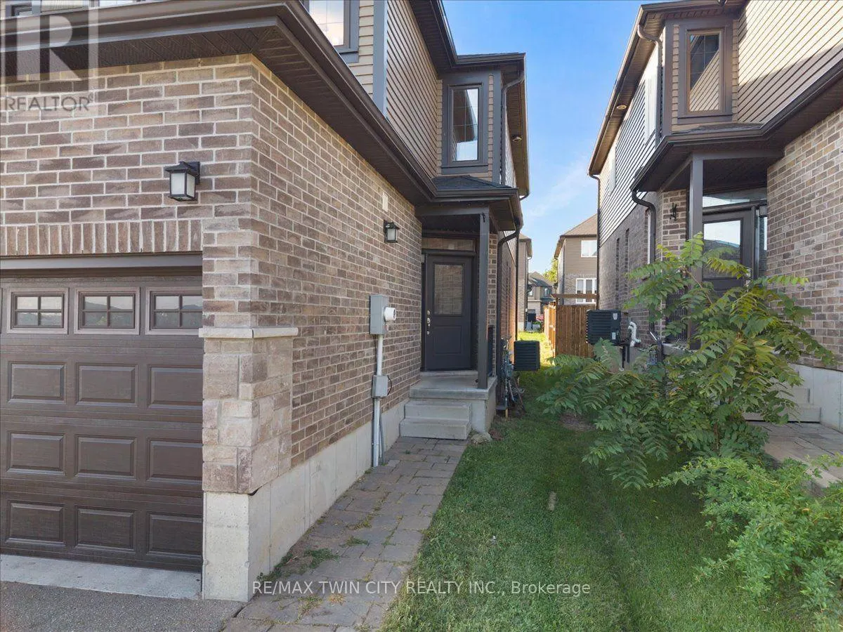 109 LINKS CRESCENT N