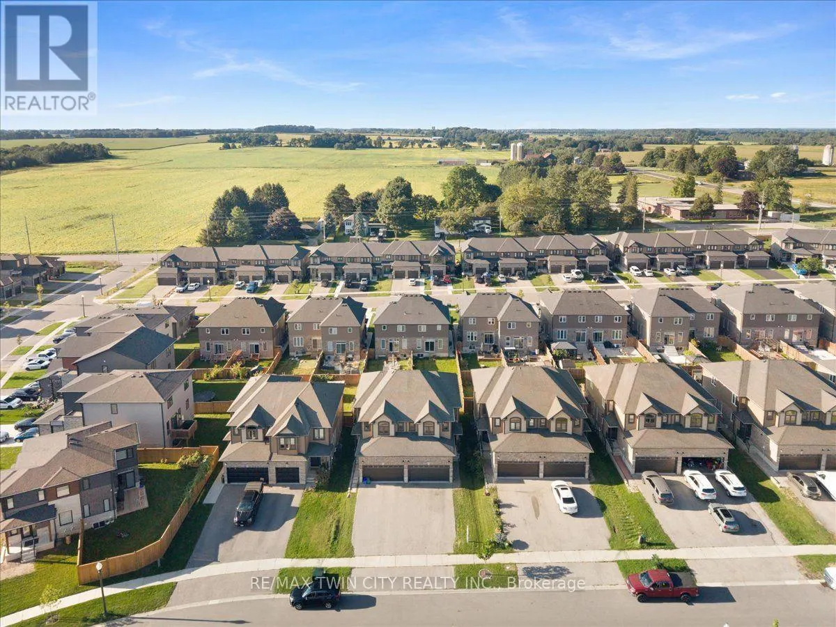 109 LINKS CRESCENT N