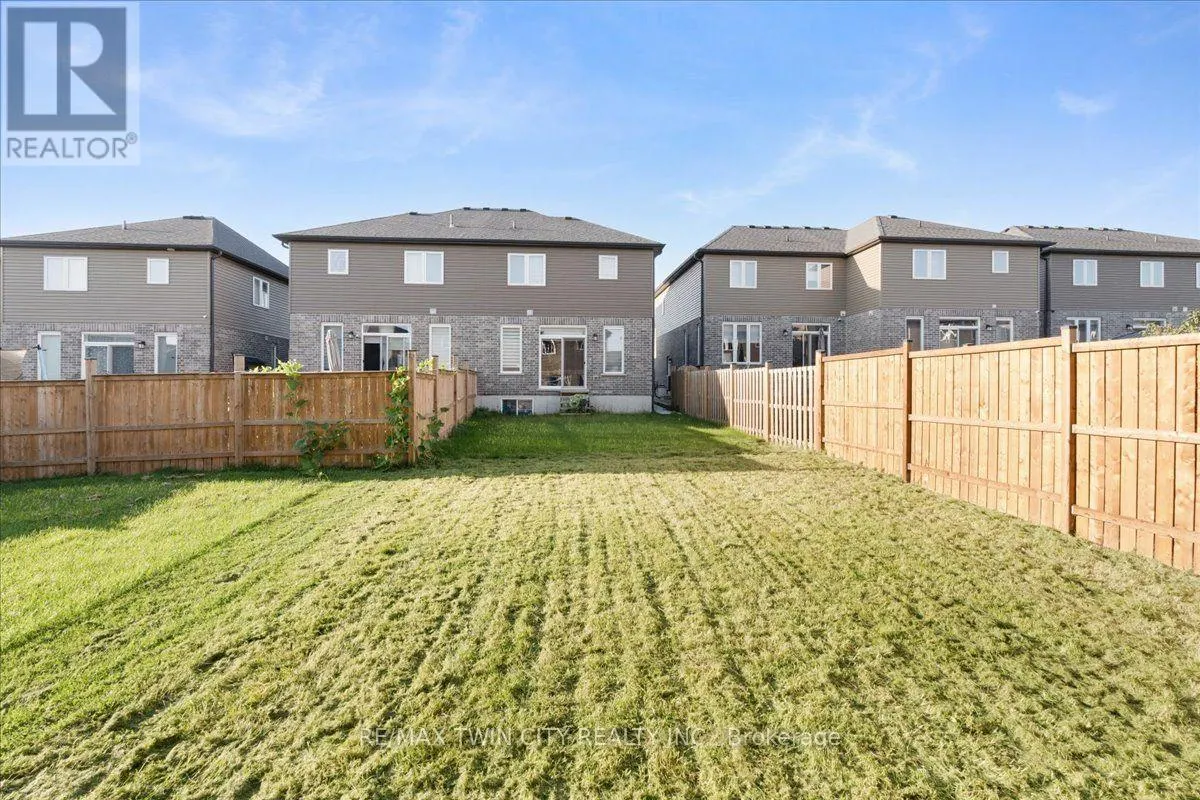 109 LINKS CRESCENT N