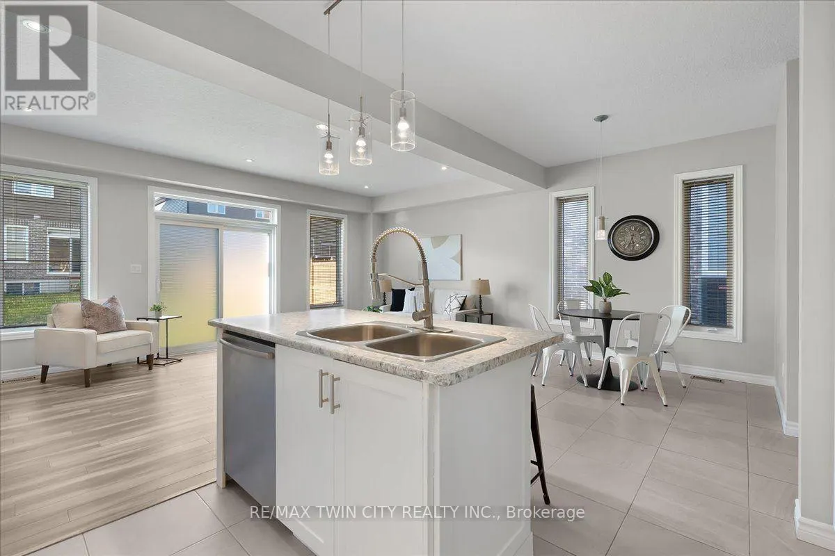 109 LINKS CRESCENT N