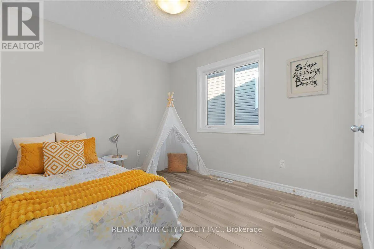 109 LINKS CRESCENT N