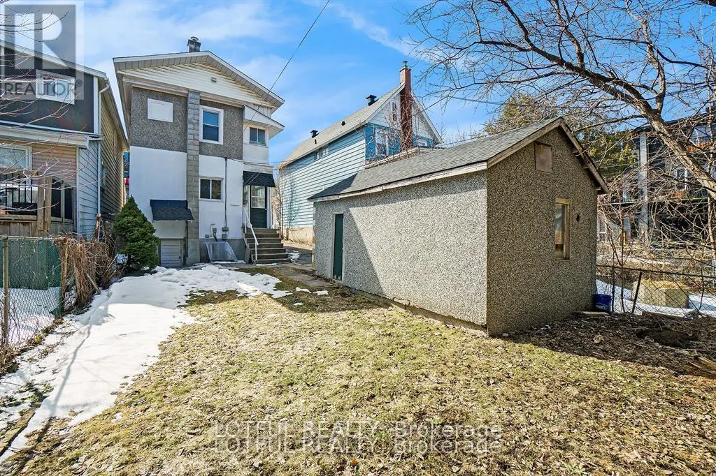 11 CHAMPAGNE AVENUE S
