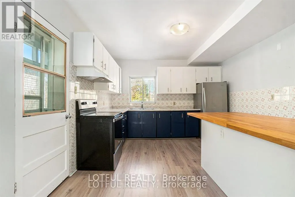 11 CHAMPAGNE AVENUE S