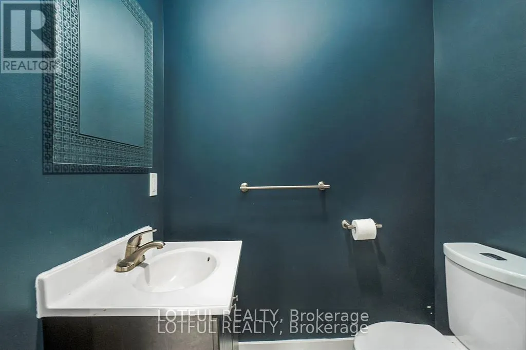 11 CHAMPAGNE AVENUE S
