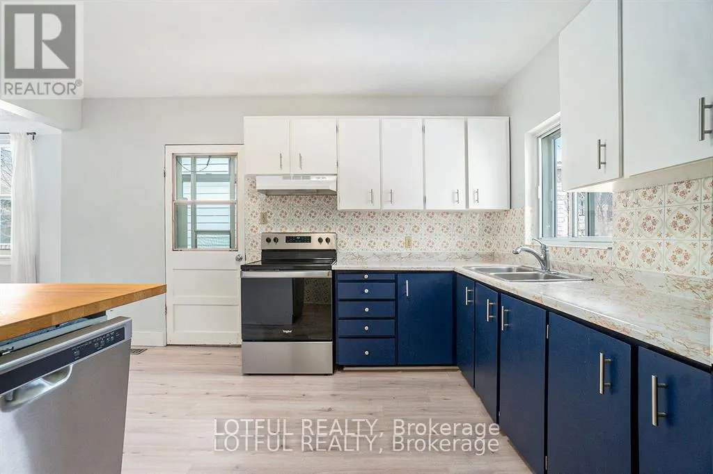 11 CHAMPAGNE AVENUE S