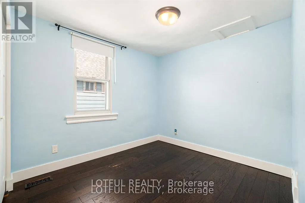 11 CHAMPAGNE AVENUE S