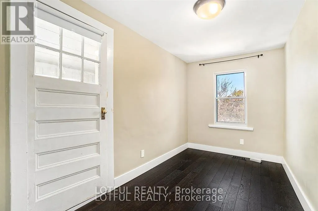 11 CHAMPAGNE AVENUE S