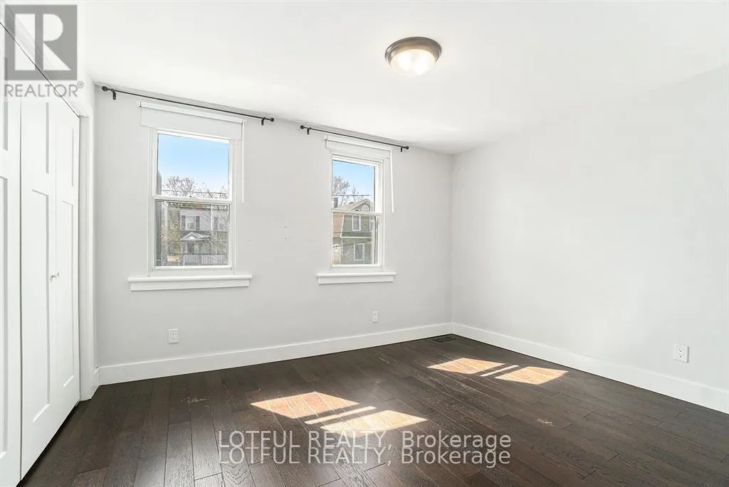 11 CHAMPAGNE AVENUE S