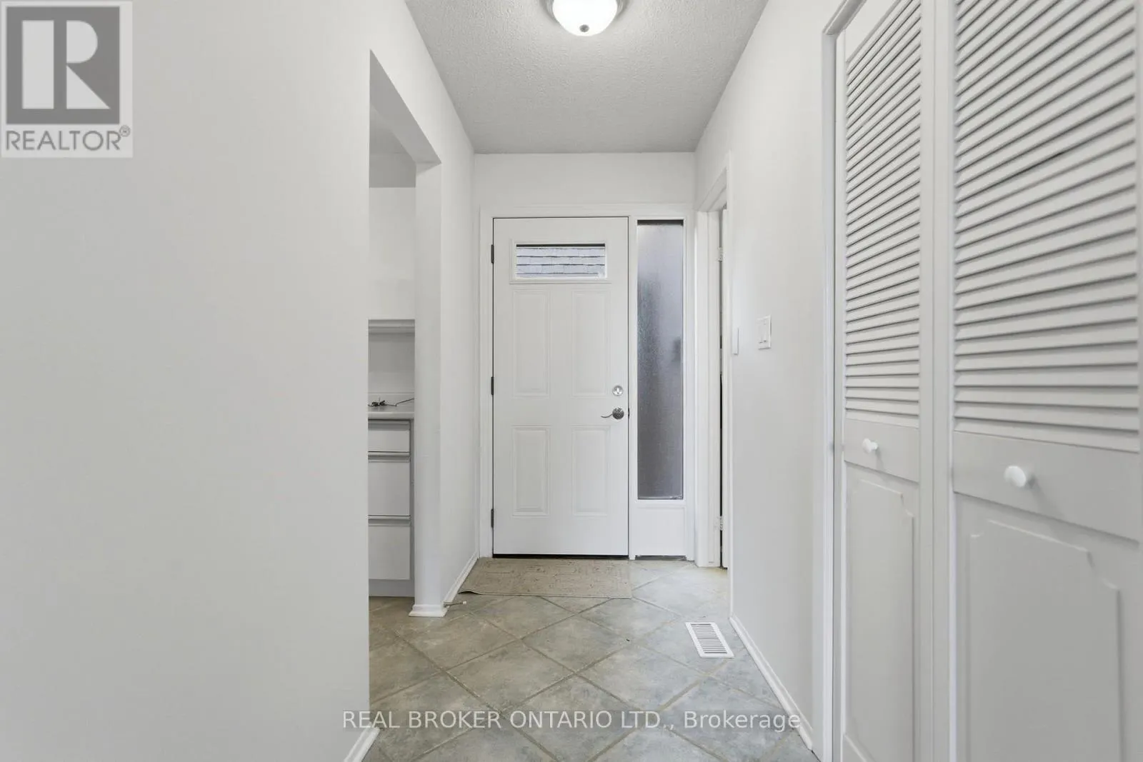 46 - 122 LAKESHORE ROAD