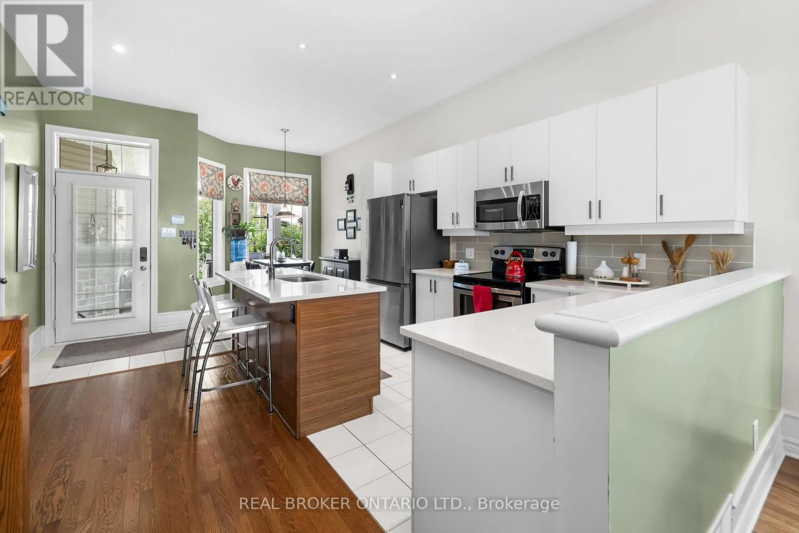 128 GEORGE STREET W