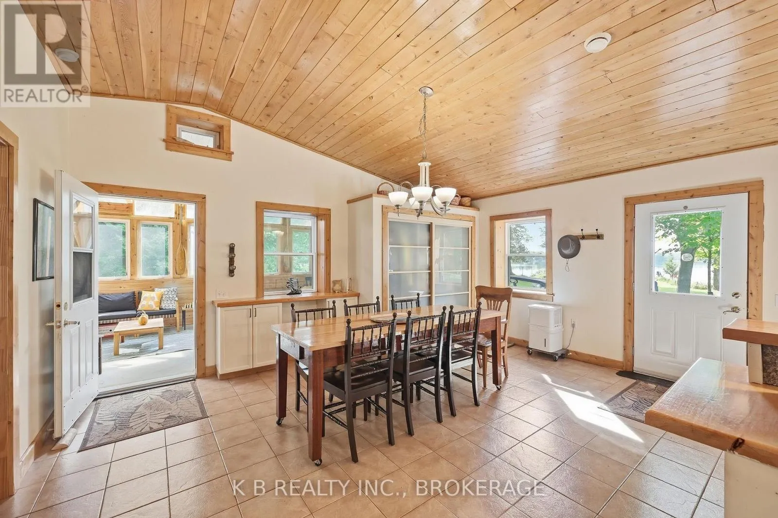 387 CHRISTIAN LANE