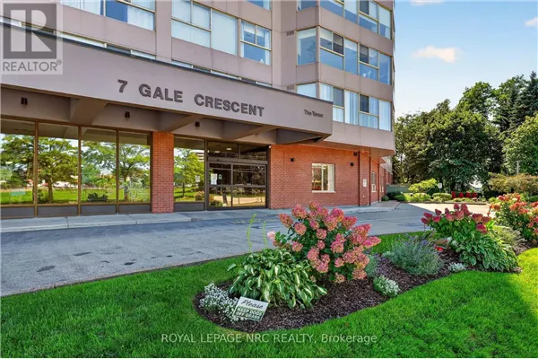 302 - 7 GALE CRESCENT