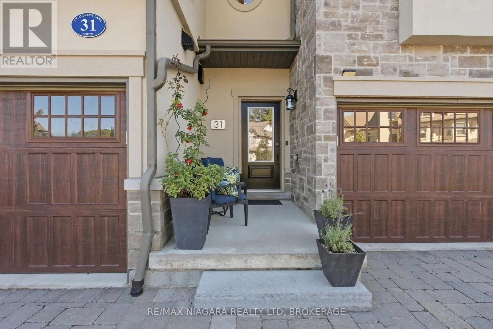 31 ST. ANDREWS LANE S