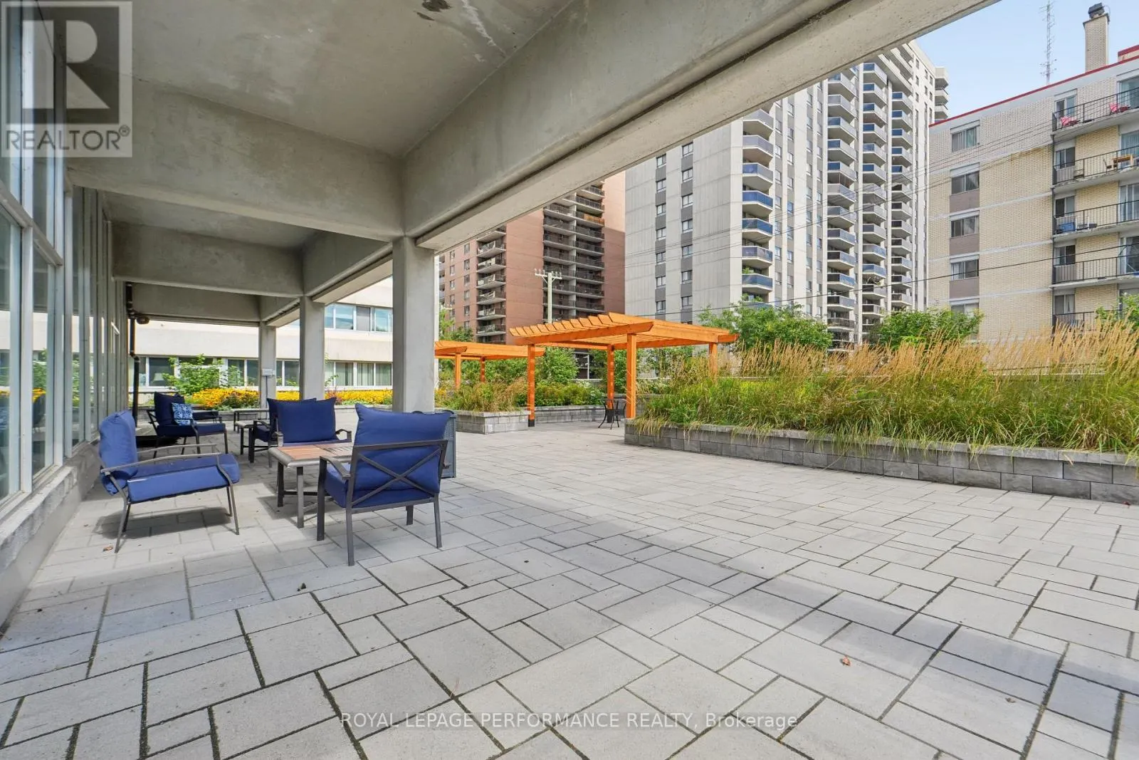 1706 - 500 LAURIER AVENUE W