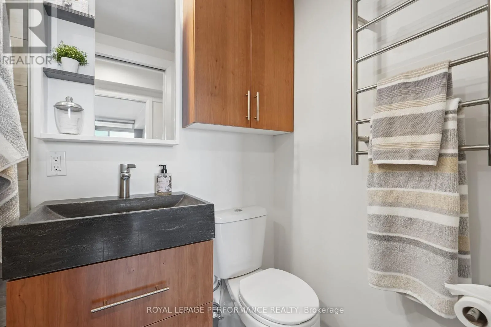 1706 - 500 LAURIER AVENUE W