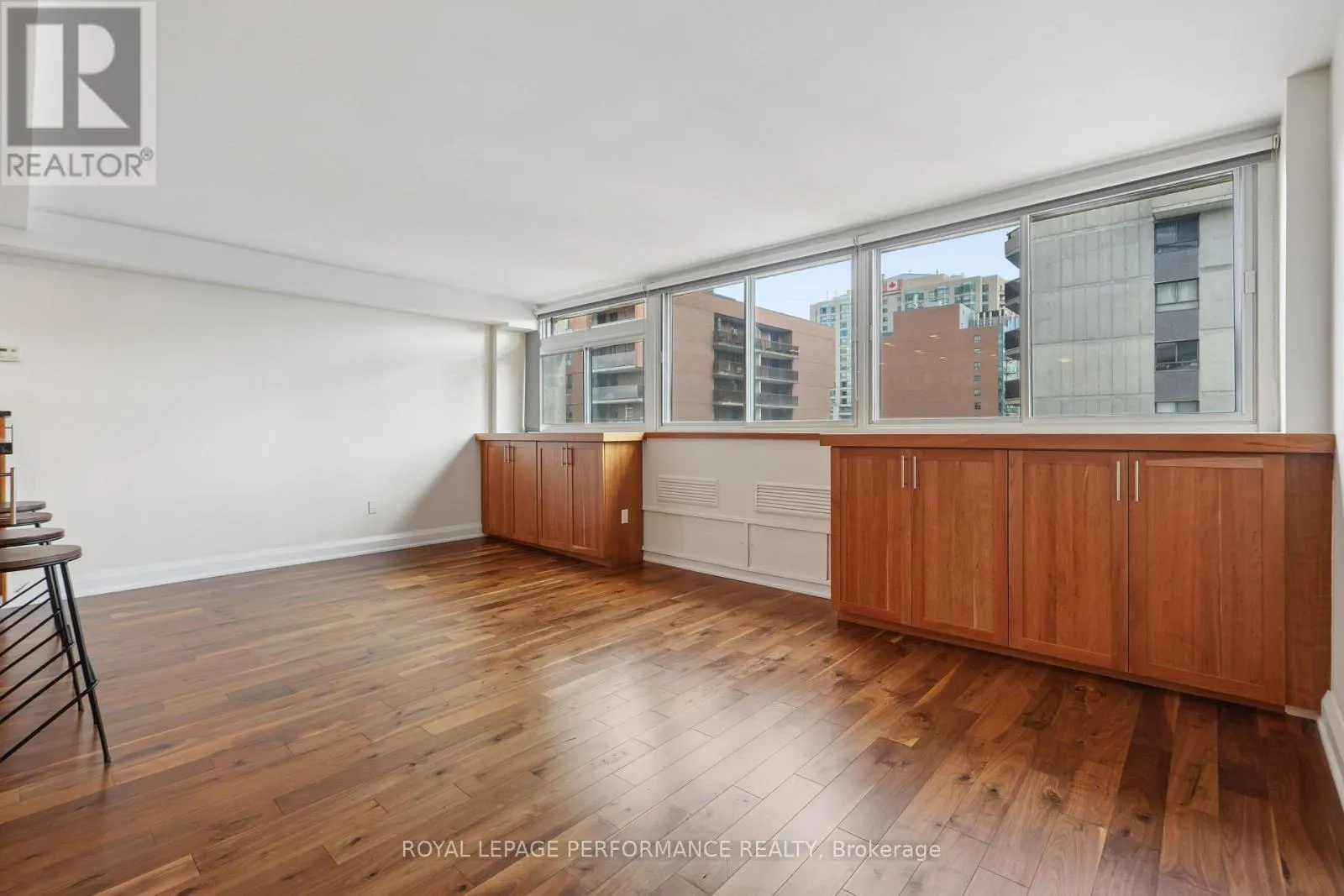 1706 - 500 LAURIER AVENUE W