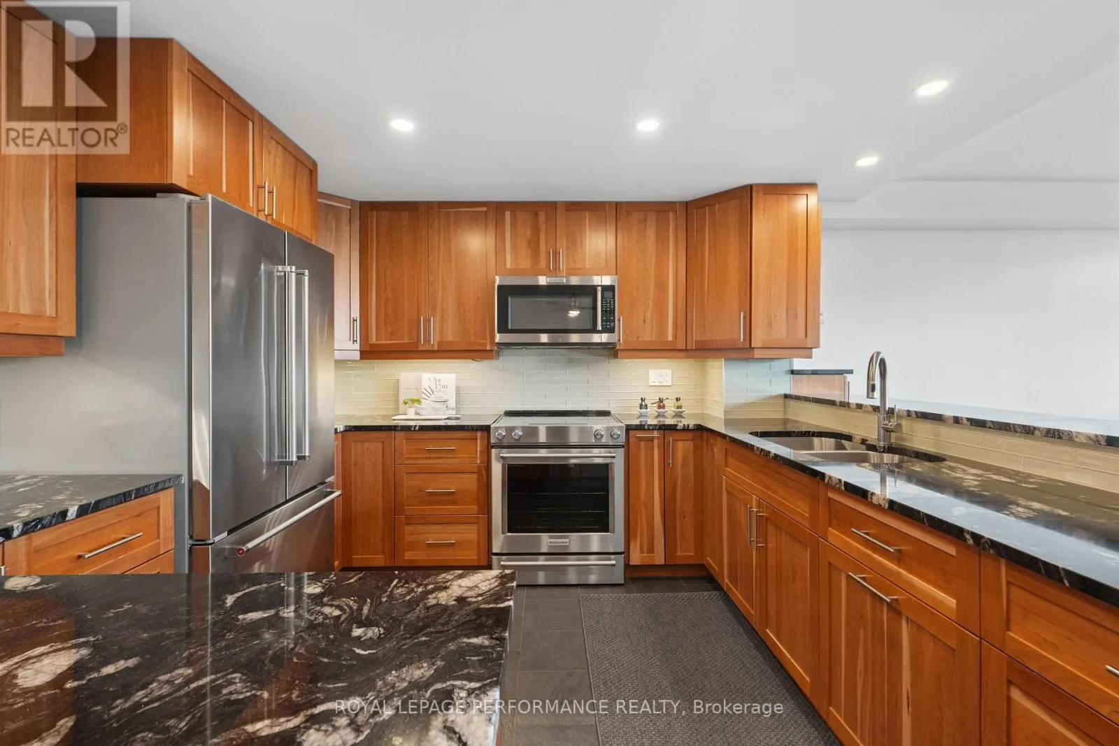 1706 - 500 LAURIER AVENUE W