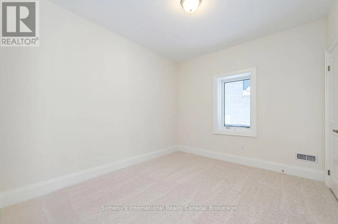 113 CLEMENT LANE