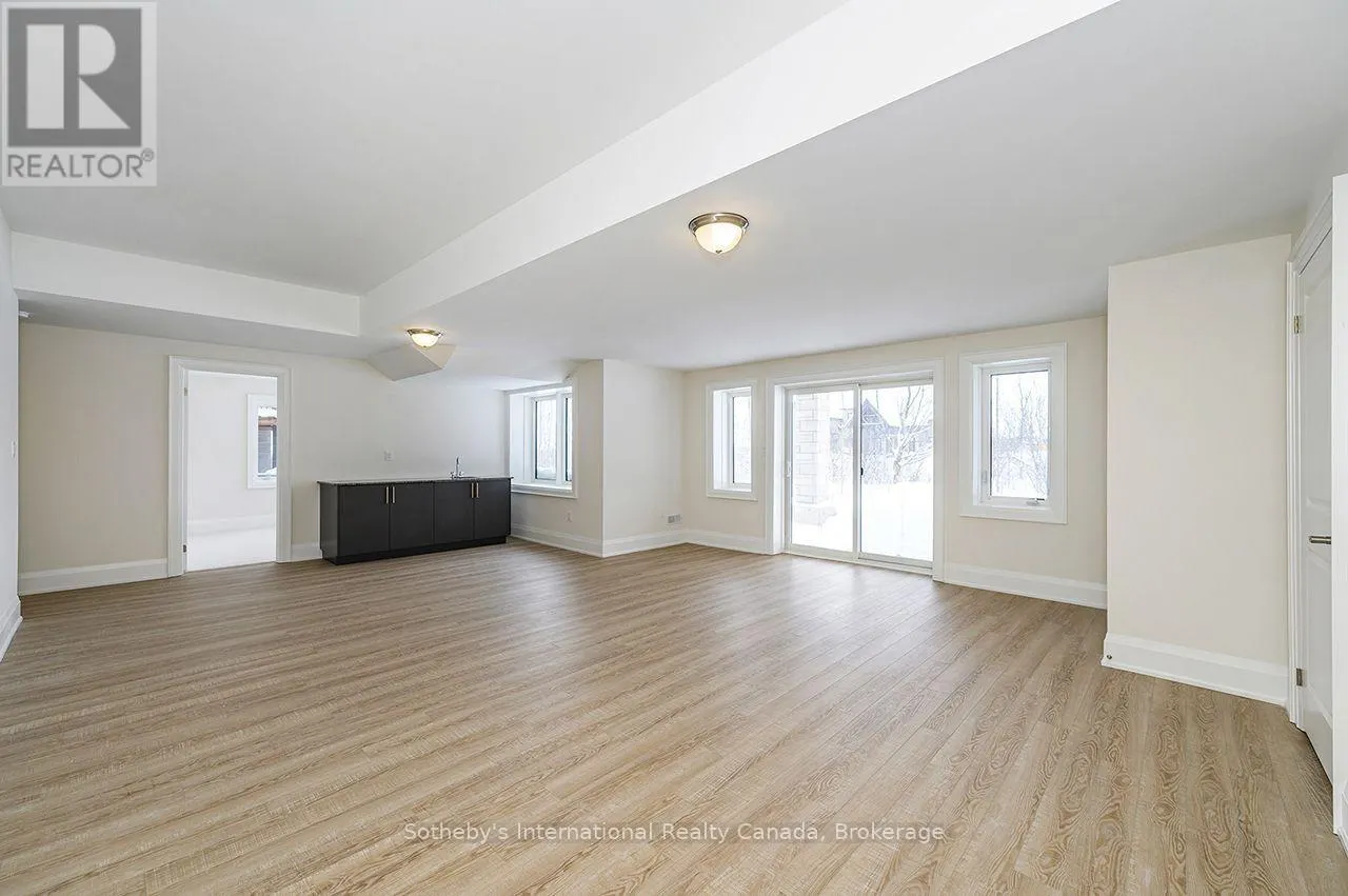 113 CLEMENT LANE