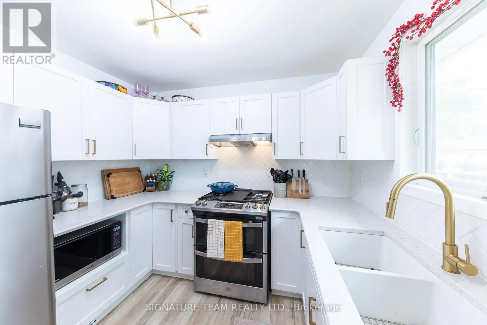 21 LISA CRESCENT
